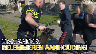 POLITIE  Omstanders belemmeren aanhouding  Inzet politiehond  Politie Almere [upl. by Derward]