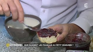 Que mangent les Français au petit déjeuner [upl. by Radbun]