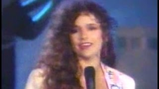 NICOLETTE LARSON  LOTTA LOVE Live w  lyrics [upl. by Cristin]