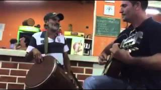 HOMEM SURPREENDE COM A SUA VOZ  CANTANDO EM INGLES [upl. by Heger]